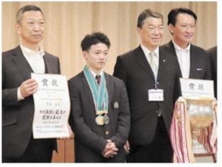 【体操部】全国選抜大会 個人総合優勝の宮本君が村井知事にＶ報告（河北新報5/8から）